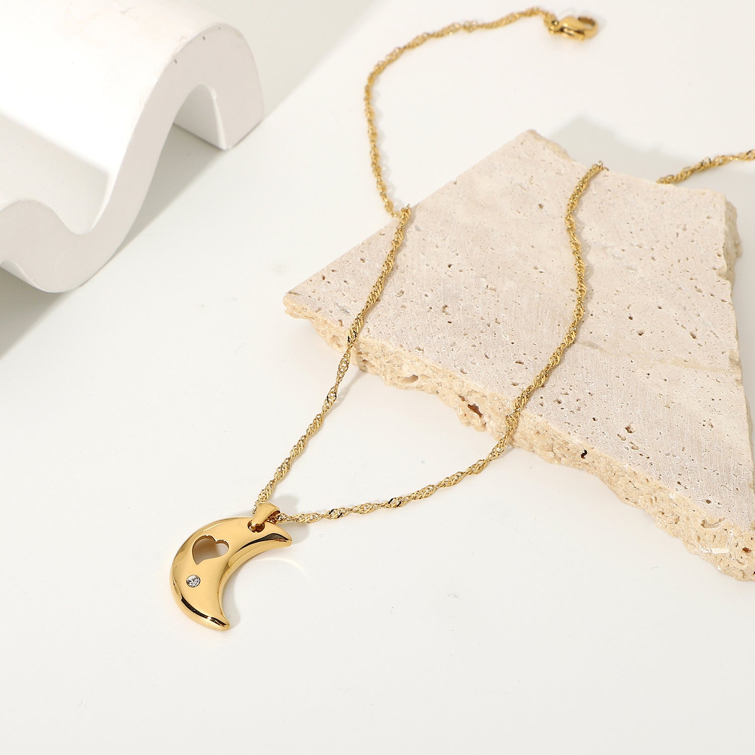 Collection Eclipse : Selene, Collier Lune en acier inoxydable