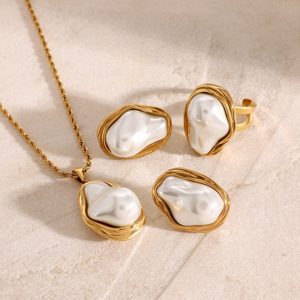 Collection Eclipse : Fragments de Lune, Bague, Collier, Boucle d'oreille Perle Nacrée