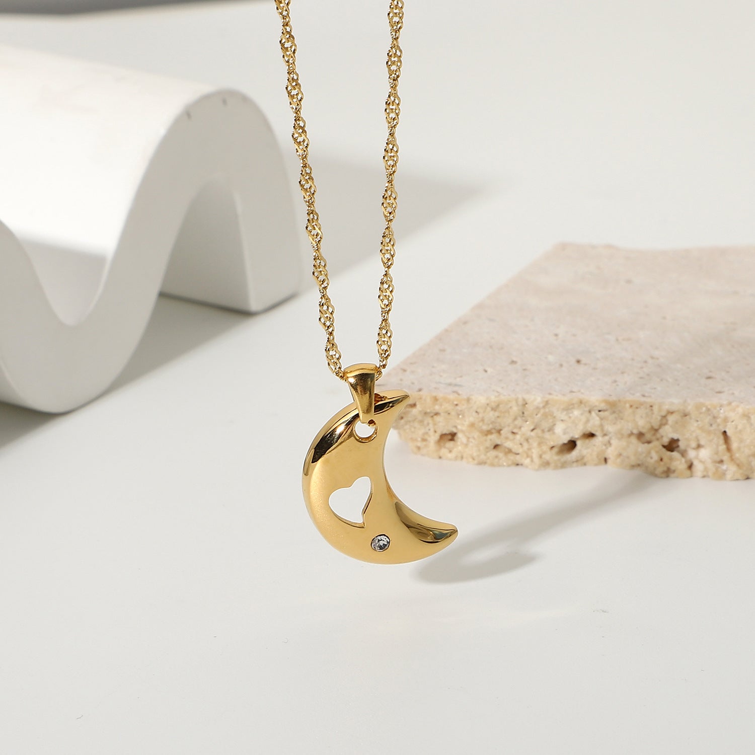 Collection Eclipse : Selene, Collier Lune en acier inoxydable