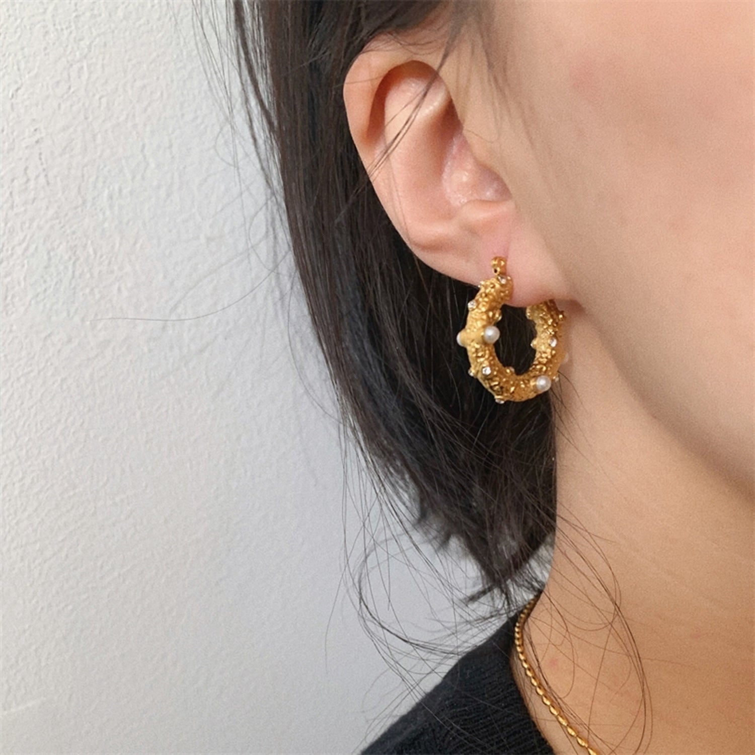 Collection Éclipse : Créoles La Lune en acier inoxydable style martelé